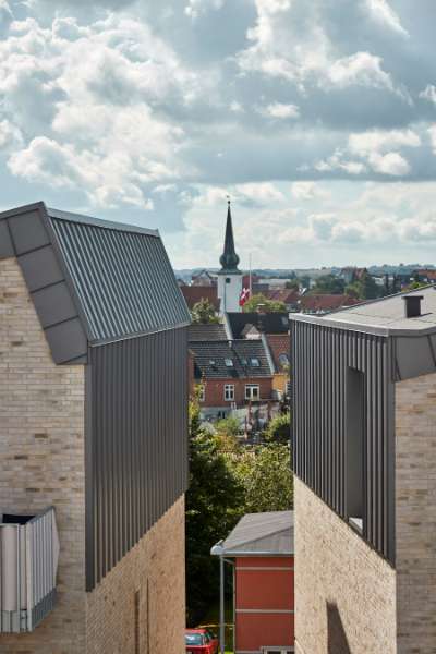 Kold rosé og søudsigt under stålprofilerne, Krøyer Kielbergvej / Regnbuevænget 1, 8660 Skanderborg